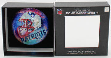 NFL NEW ENGLAND PATRIOTS GLASS DOME PAPERWEIGHT 4"